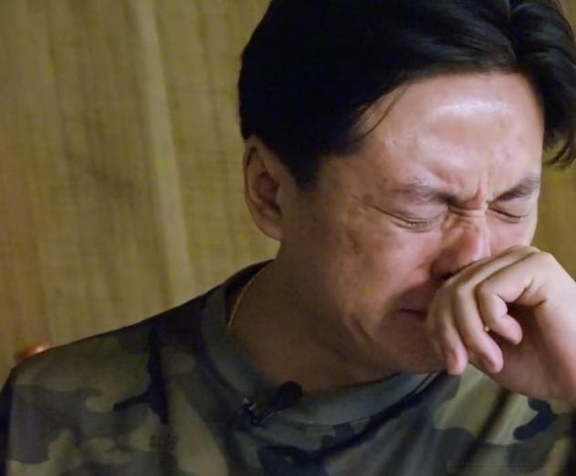 着46岁儿子躺狗窝痛哭她终于后悔了开元棋牌试玩亲手拆散儿子3段姻缘看(图6)